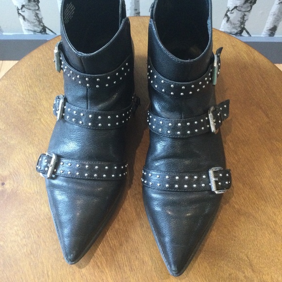 Seraphim Pointy Toe Black Booties - Picture 4 of 7